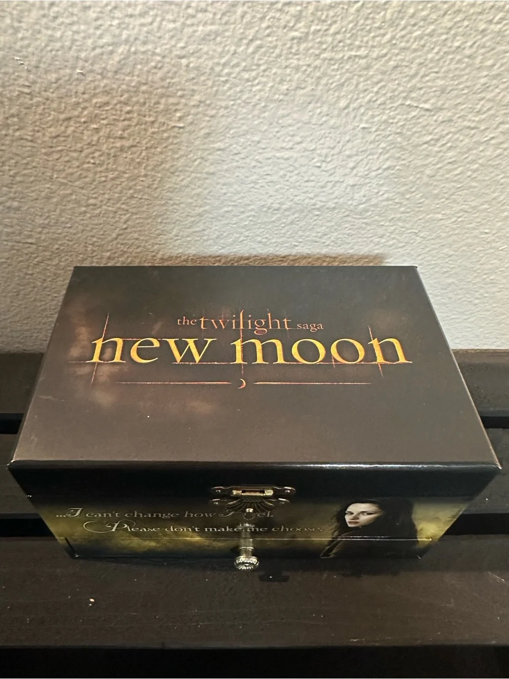 The Twilight Saga New Moon Music Jewelry Box - Black and Gold